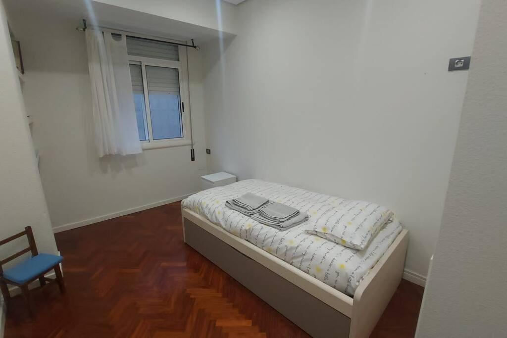 Piso Lujo En Gran Via Con Garaje Apartment Vigo Exterior photo