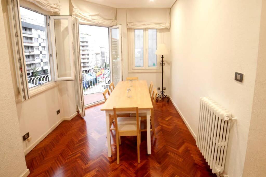 Piso Lujo En Gran Via Con Garaje Apartment Vigo Exterior photo