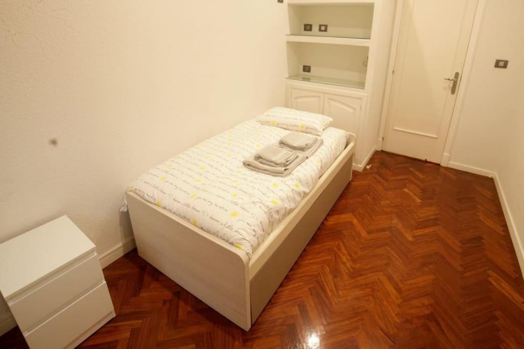 Piso Lujo En Gran Via Con Garaje Apartment Vigo Exterior photo